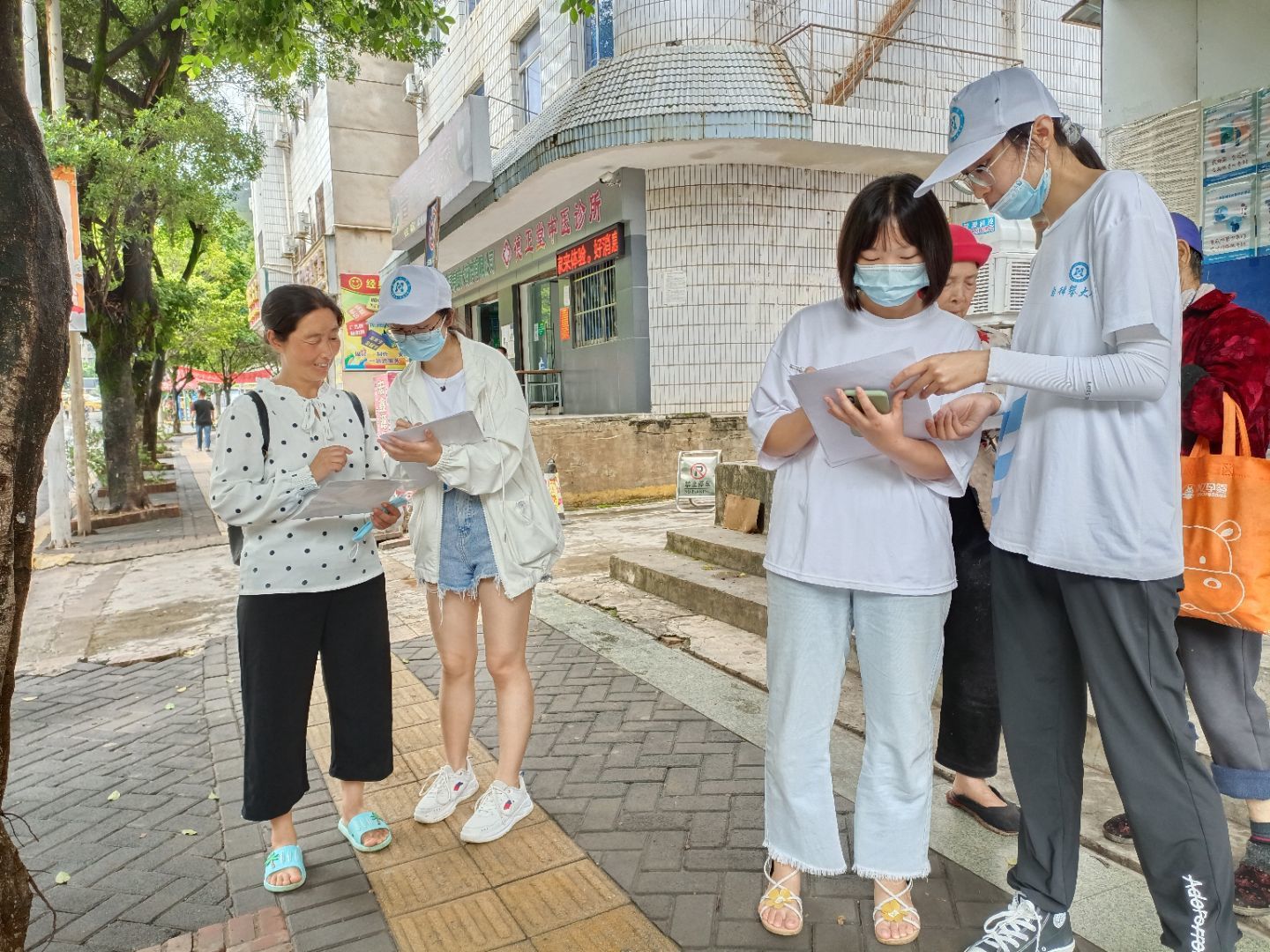 图4 开展科普问卷调查